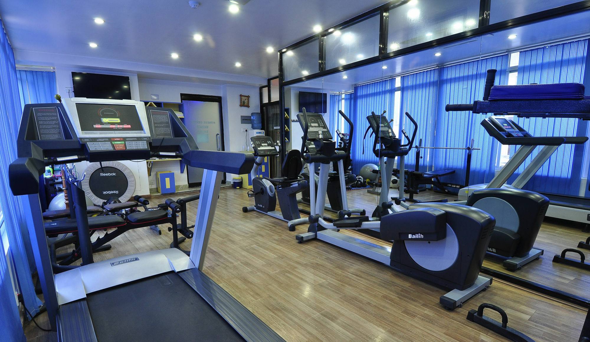 Royal Penguin Boutique Hotel & Spa Kathmandu Bagian luar foto